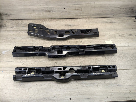 2017-2023 BMW M550i G30 Right Passenger Side Skirt Rocker Panel Brackets SET 7387346 17-23 OEM BMW G30 F90 M5 Right Passenger Side Skirt Rocker Panel Bracket SET OEM