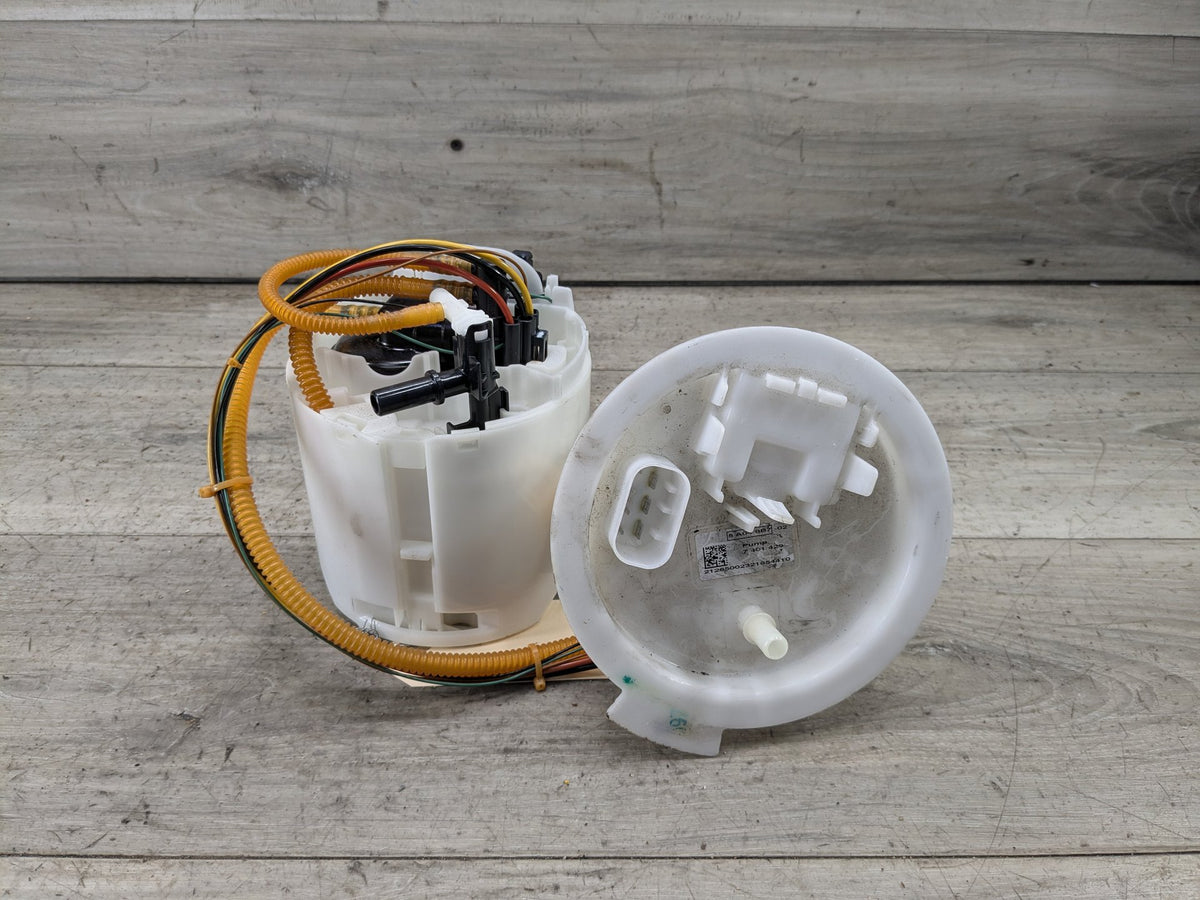 17-20 OEM BMW G30 M550iX Engine N63R Gas Tank Mount Fuel Pump w/ Sending Unit