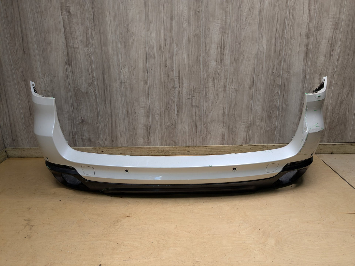 *14-18 OEM BMW F15 X5 Rear Bumper Cover PDC Holes w/ Diffuser N55 N57 White A96 MINERALWEISS METALLIC (A96)