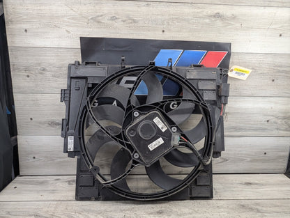 2011-2016 BMW 528i F10 Fan Shroud Housing w/ Motor 7618787 OEM BMW F10 528 Radiator Cooling Fan Shroud w Motor 600W OEM