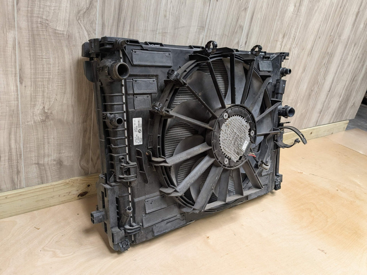 16-19 OEM BMW G12 G30 530 540 740 Radiator Condenser Fan Shroud Assembly B46 B58