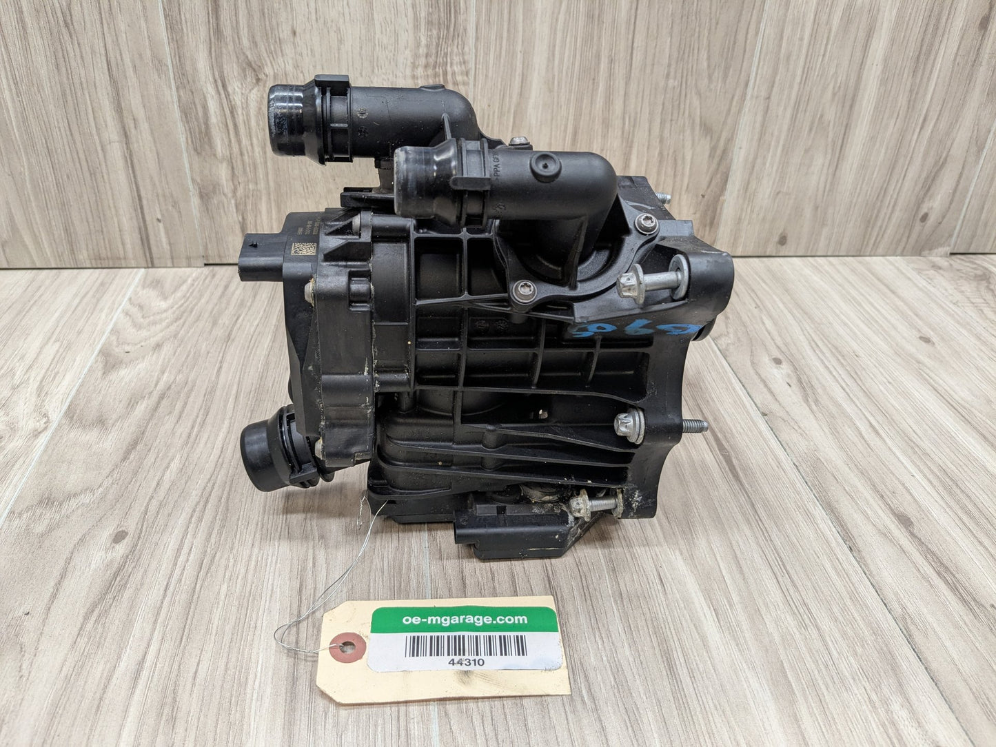 OEM BMW G01 G20 G26 G30 G42 330 430 Engine B46 Heat Management Module 8642560