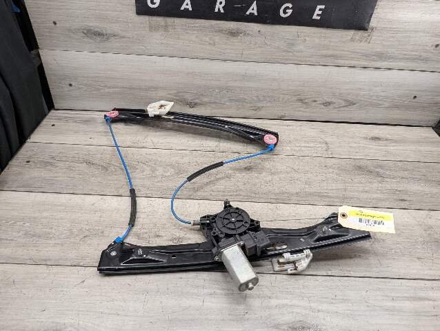 2011 - 2016 BMW 335i F30 Front Right Passenger Window Glass Regulator w/ Motor 7281886 N55B30M0