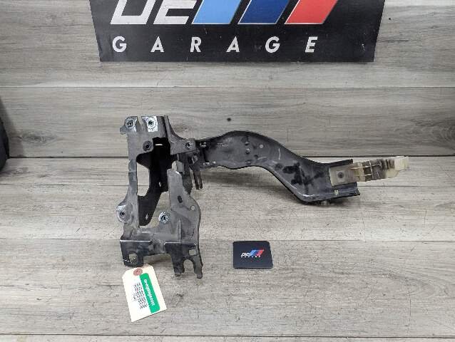 16-19 OEM BMW G12 740 750 M760 Front Right Passenger Headlight Support Bracket
