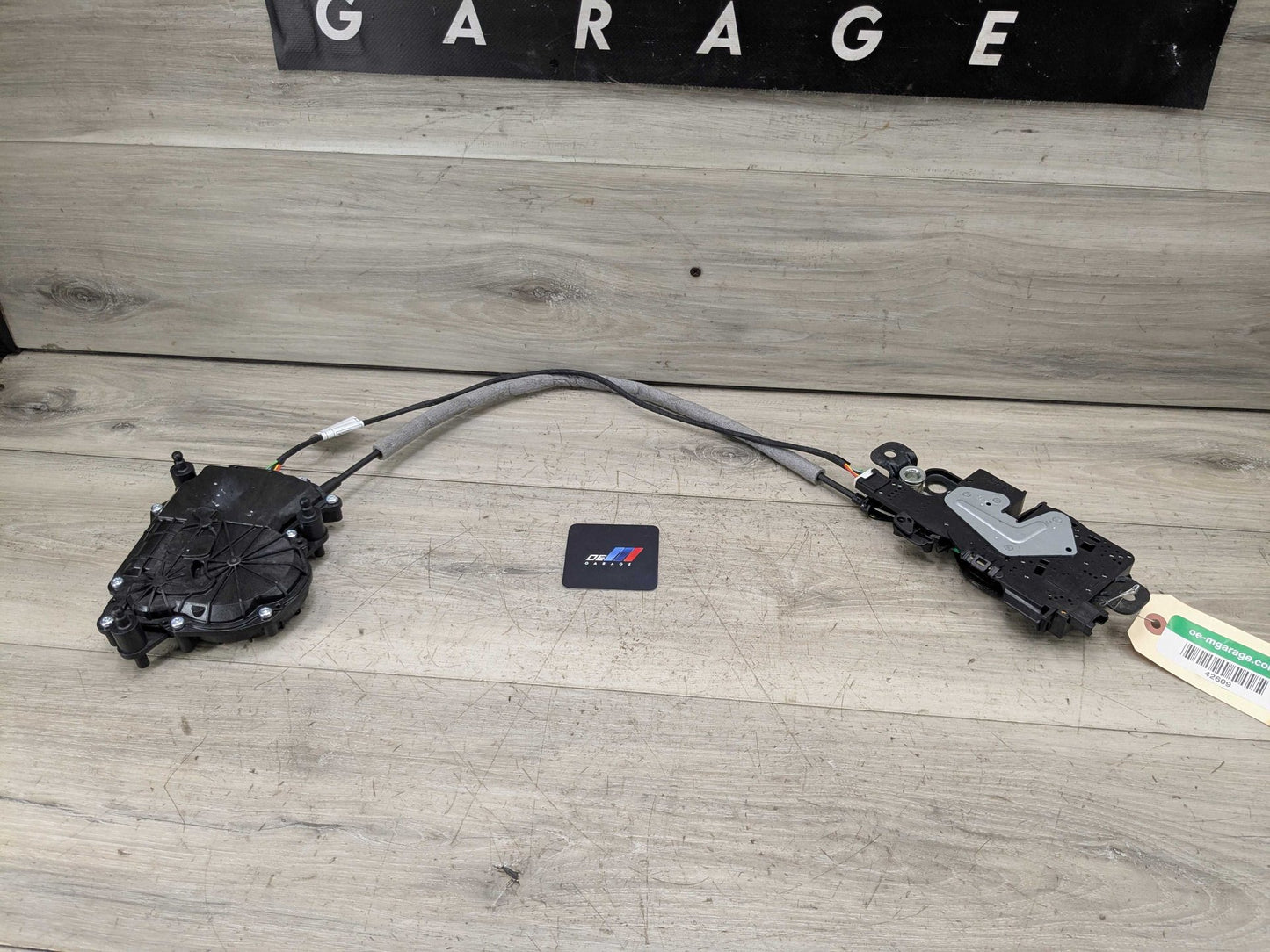 2018 BMW X3 G01 Liftgate Trunk Lid Liftgate Lock Latch Actuators SET 7383561 OEM BMW F90 F97 G01 G12 G22 G30 X3 M5 Trunk Lid Actuator Latch Lock System SET