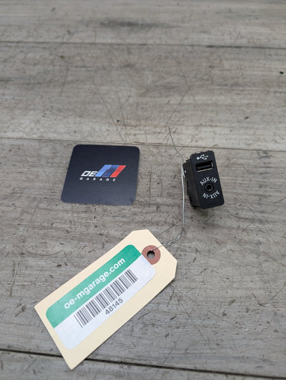 OEM BMW F15 F16 F25 F26 F85 X1 X3 X5 AUX Auxiliary Audio USB Input Charging Port