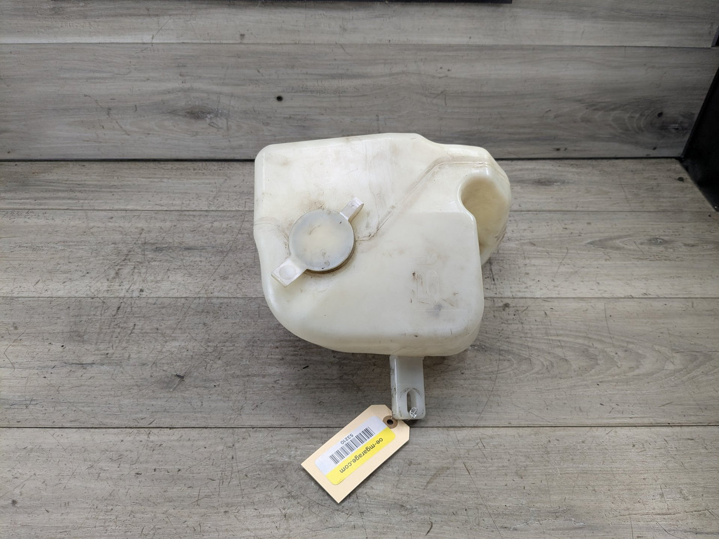 1996-2003 BMW Z3 E36 Windshield Reservoir Tank Assembly 1365848