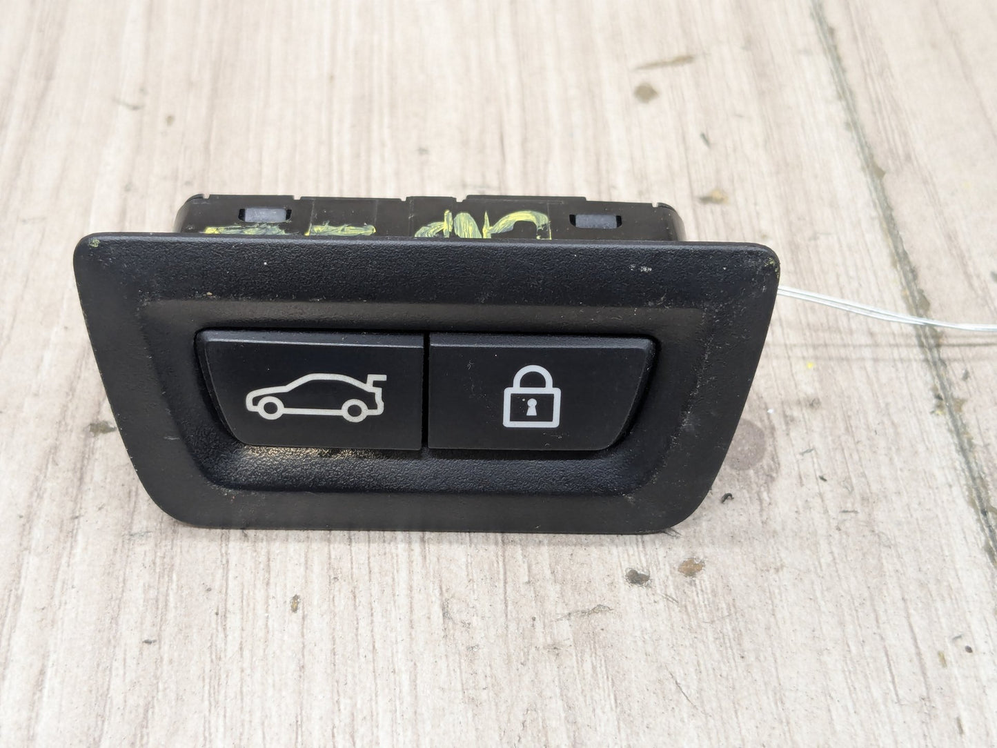 OEM BMW F02 F10 F15 F48 F90 G01 G20 G30 G80 X3 Rear Trunk Lid Center Lock Switch