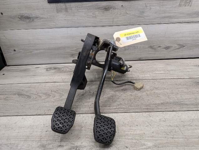 1996 - 2003 BMW Z3 E36 MANUAL Gas Pedal Clutch Brake Assembly 1158659 M54B25O0