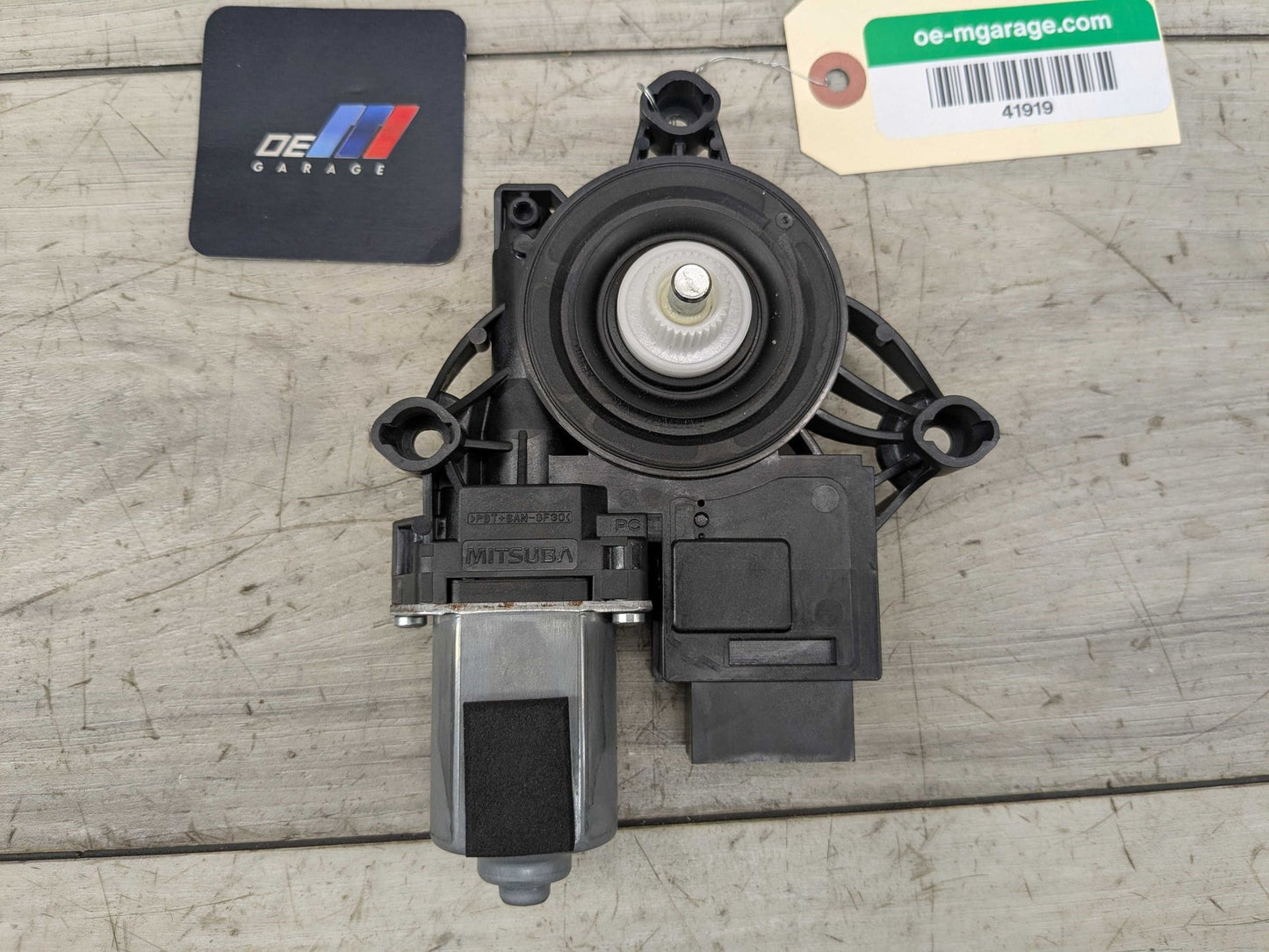 2021 BMW 330i G20 Front Right Passenger Door Window Glass Regulator Motor 8498860 OEM BMW G20 G80 330 M340 M3 FRONT Right Passenger Door Window Regulator Motor