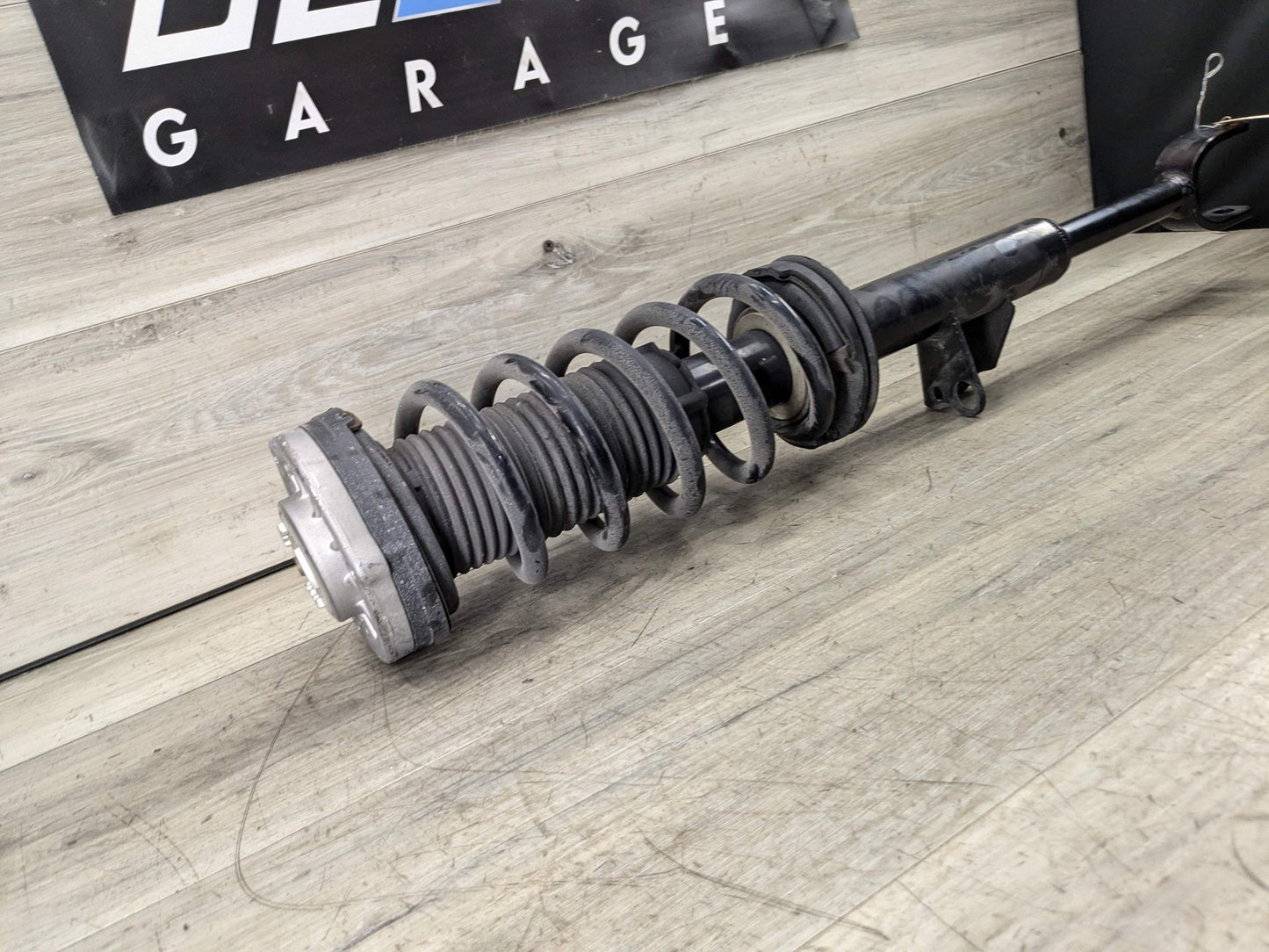 2021 BMW 540i G30 Rear Left Driver Spring Strut Shock Absorber 6896009 21-23 OEM BMW G30 540 REAR Left Driver Side Strut Shock Absorber w/ Spring