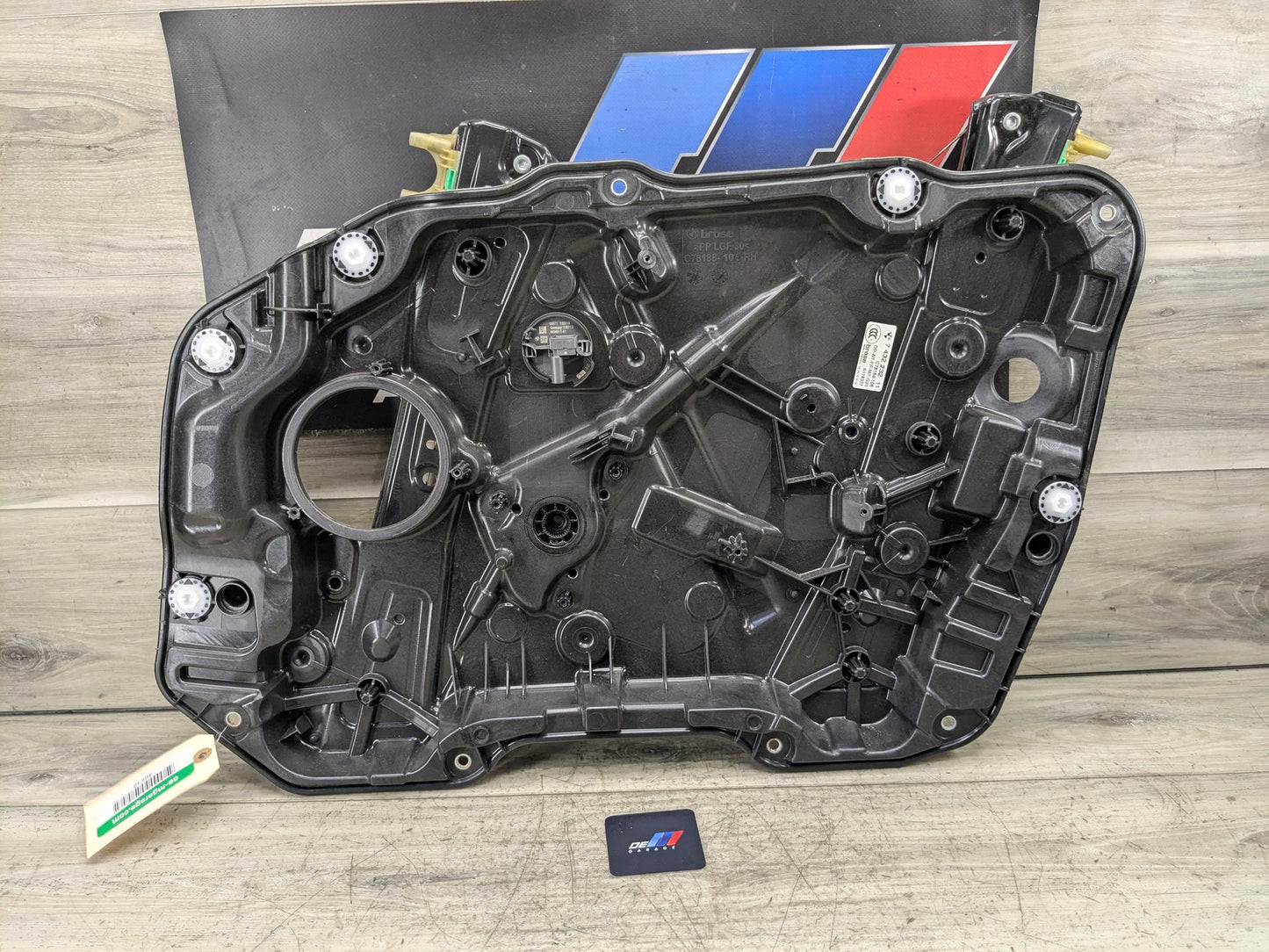 2020 BMW M340i G20 Front Right Passenger Door Window Glass Regulator Motor 7432232 OEM BMW G20 G80 330 M340 M3 FRONT Right Passenger Door Window Regulator Motor