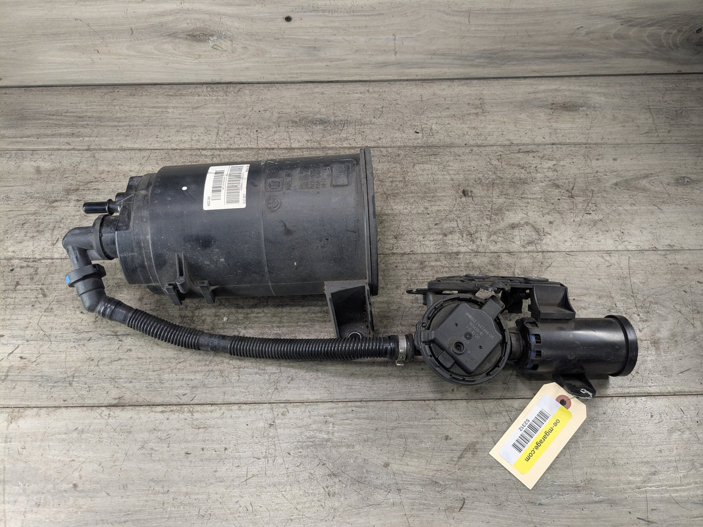 2020 BMW X3 G01 Fuel Vapor Charcoal Canister 7459686 OEM BMW G01 G02 F97 X3 X4 Charcoal Filter Fuel Tank Vapor Evaporator Canister