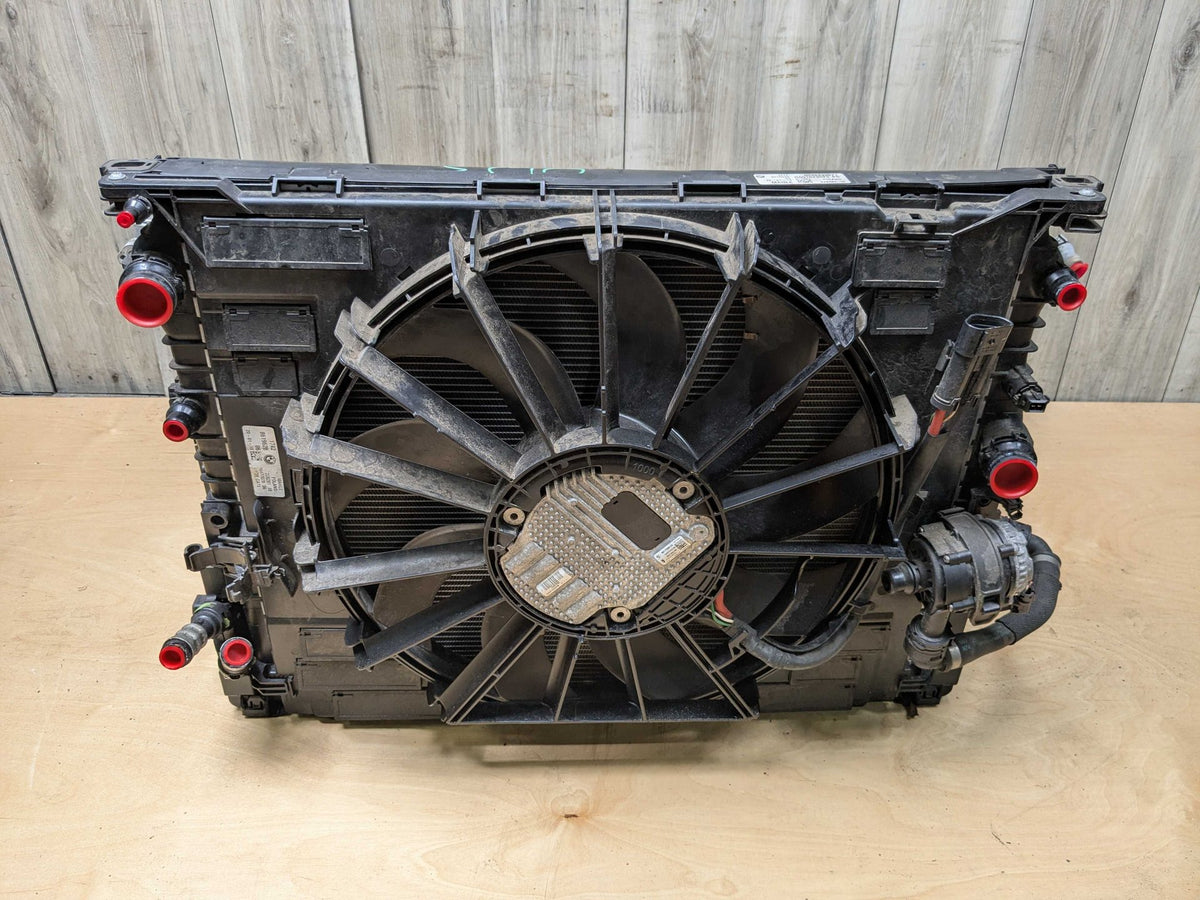2018 BMW M550i G30 Radiator Cooling Condenser Fan Shroud Assembly 8619628 1000W
