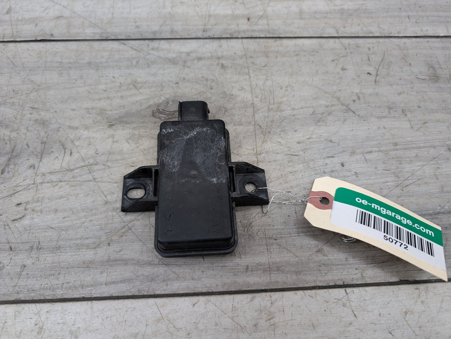 2009-2017 Mercedes-Benz E550 E-Class A207 RDC TPMS Tire Pressure Monitoring System Module A0009000800 OEM