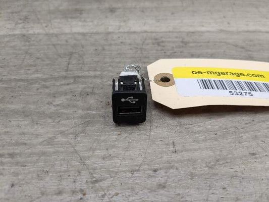 OEM BMW F30 F36 F80 F82 F83 M3 M4 F90 G01 G05 G12 G20 G30 X3 X5 USB Socket Port