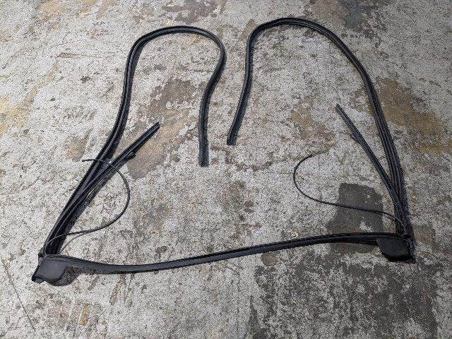 OEM BMW G23 G83 430 M440 Convertible Front Windshield Seal Sealing Weather Strip