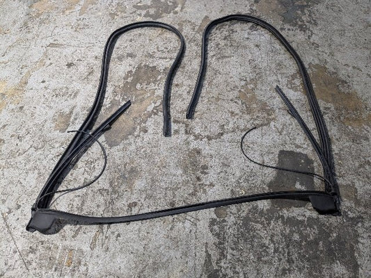 OEM BMW G23 G83 430 M440 Convertible Front Windshield Seal Sealing Weather Strip