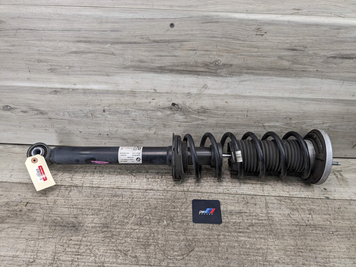 2018 BMW 540i G30 Rear Left or Right Spring Strut Shock Absorber 6866615 OEM BMW G30 530 540 REAR Left Right Suspension Strut Shock Absorber w/ Spring