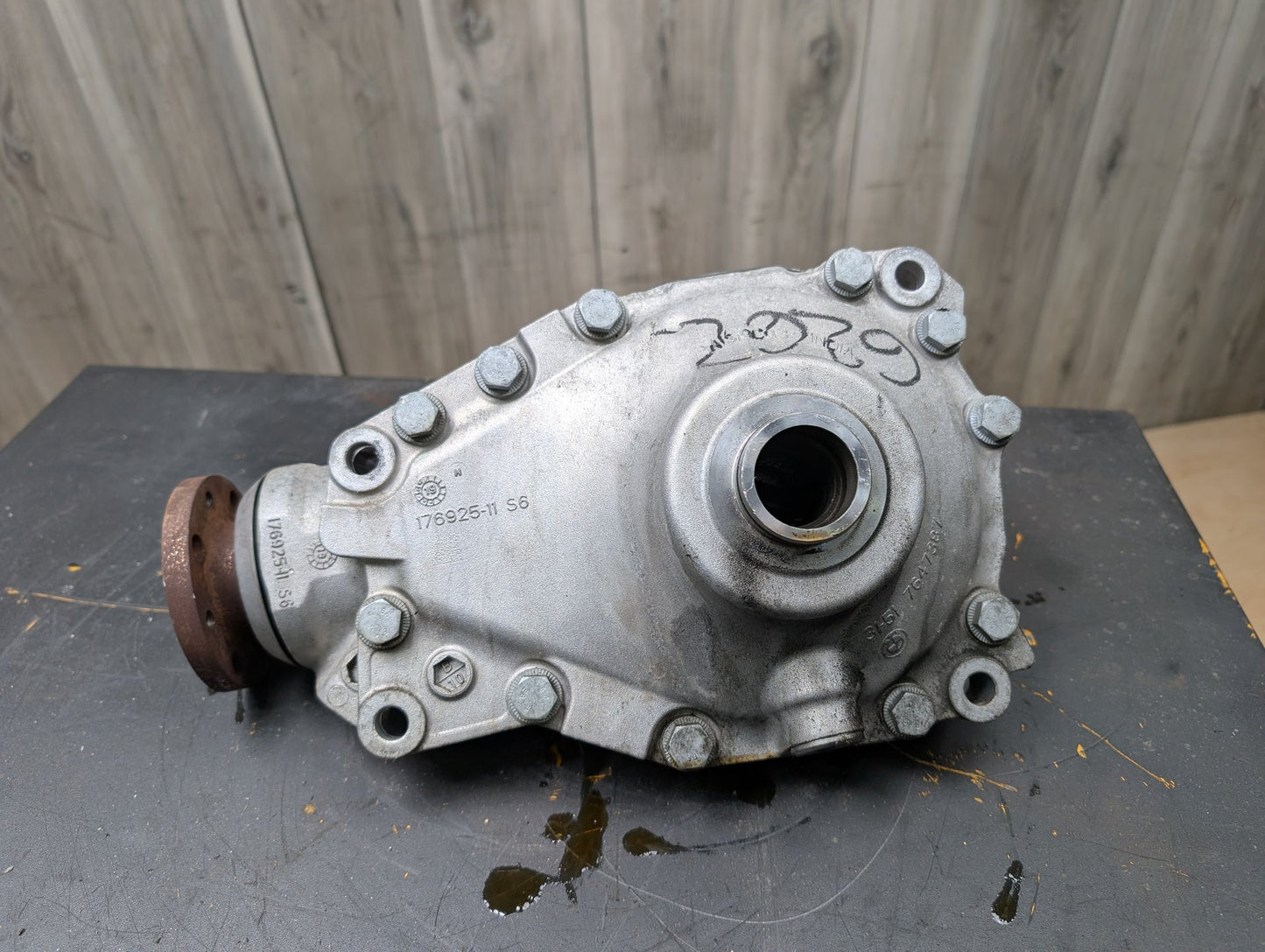 2020 BMW 740i G12 Front Axle Carrier Differential 7647386 OEM BMW G11 G12 G20 G30 xDrive AWD Front Differential Axle Gearbox Carrier 2.81