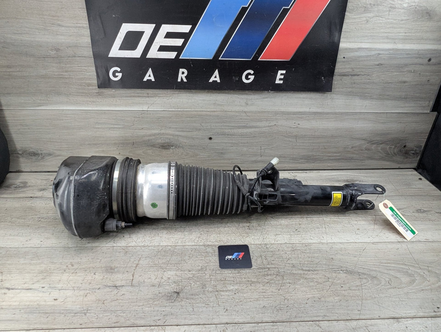 2017 BMW 740i G12 Front Right Passenger Spring Strut Shock Absorber 6877554 AFT BMW 16-22 G11 G12 740i RWD Front Right Passenger Air Shock Strut Absorber