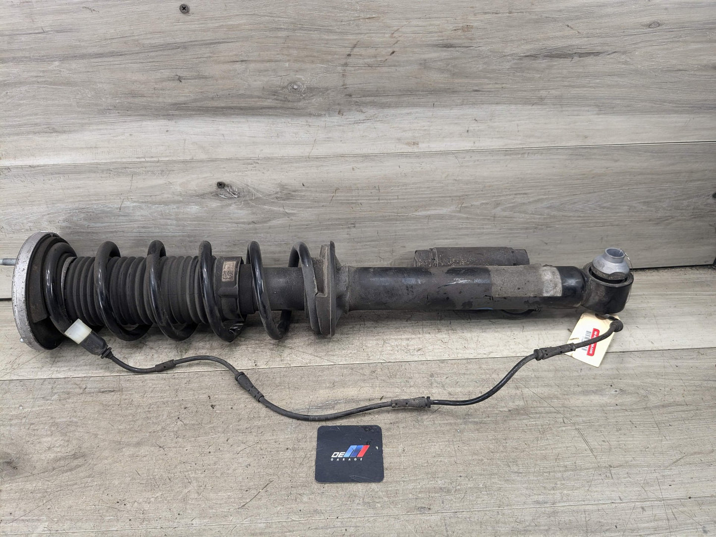 2018 BMW 550i G30 Rear Left Driver Spring Strut Shock Absorber 6867353 17-23 OEM BMW G30 M550 Rear Left Driver Side Strut Shock Absorber w/ Spring VDC