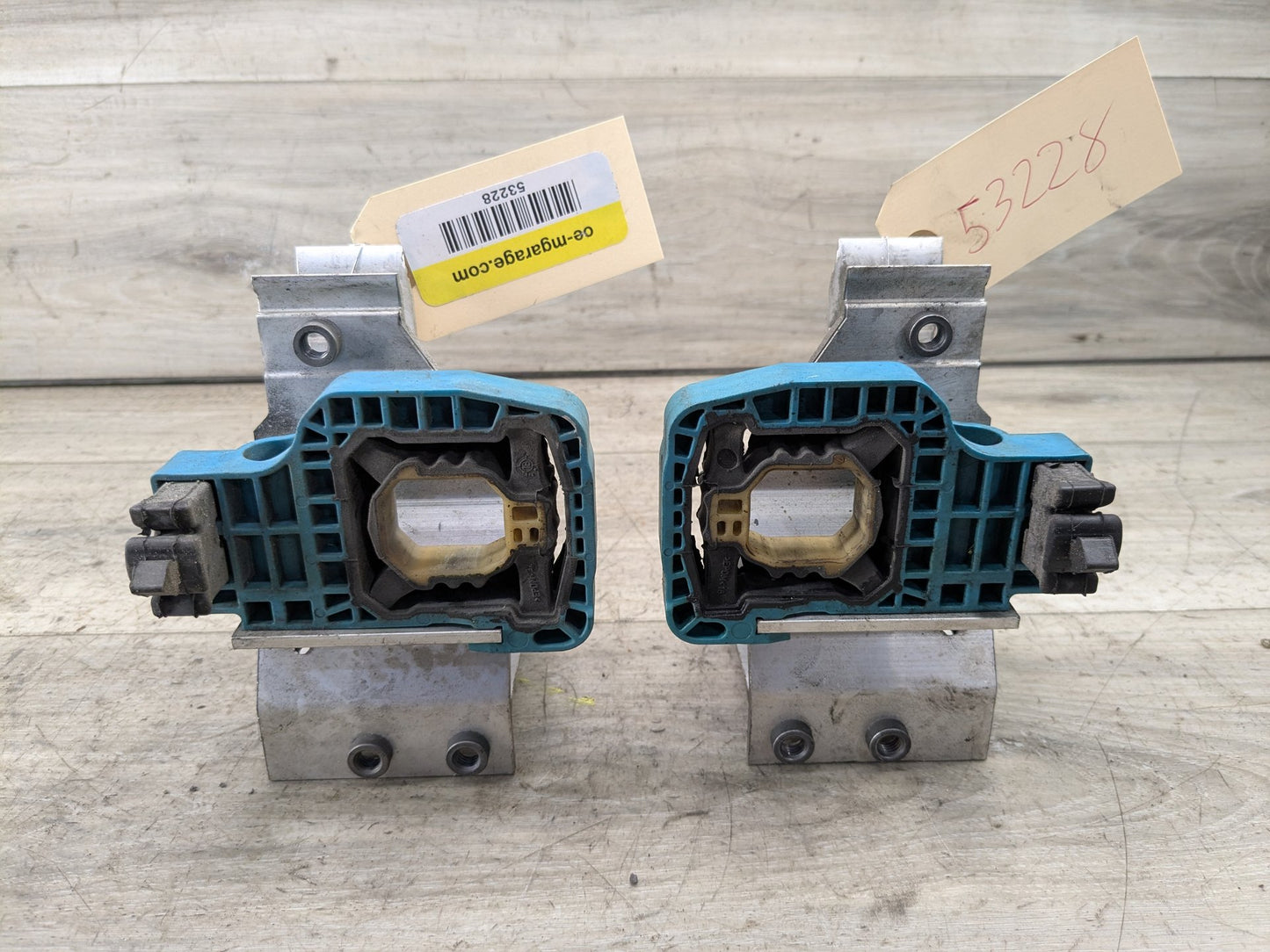 OEM BMW F90 F93 G11 G12 G16 G30 M5 Radiator Mount Support Bracket Left Right SET