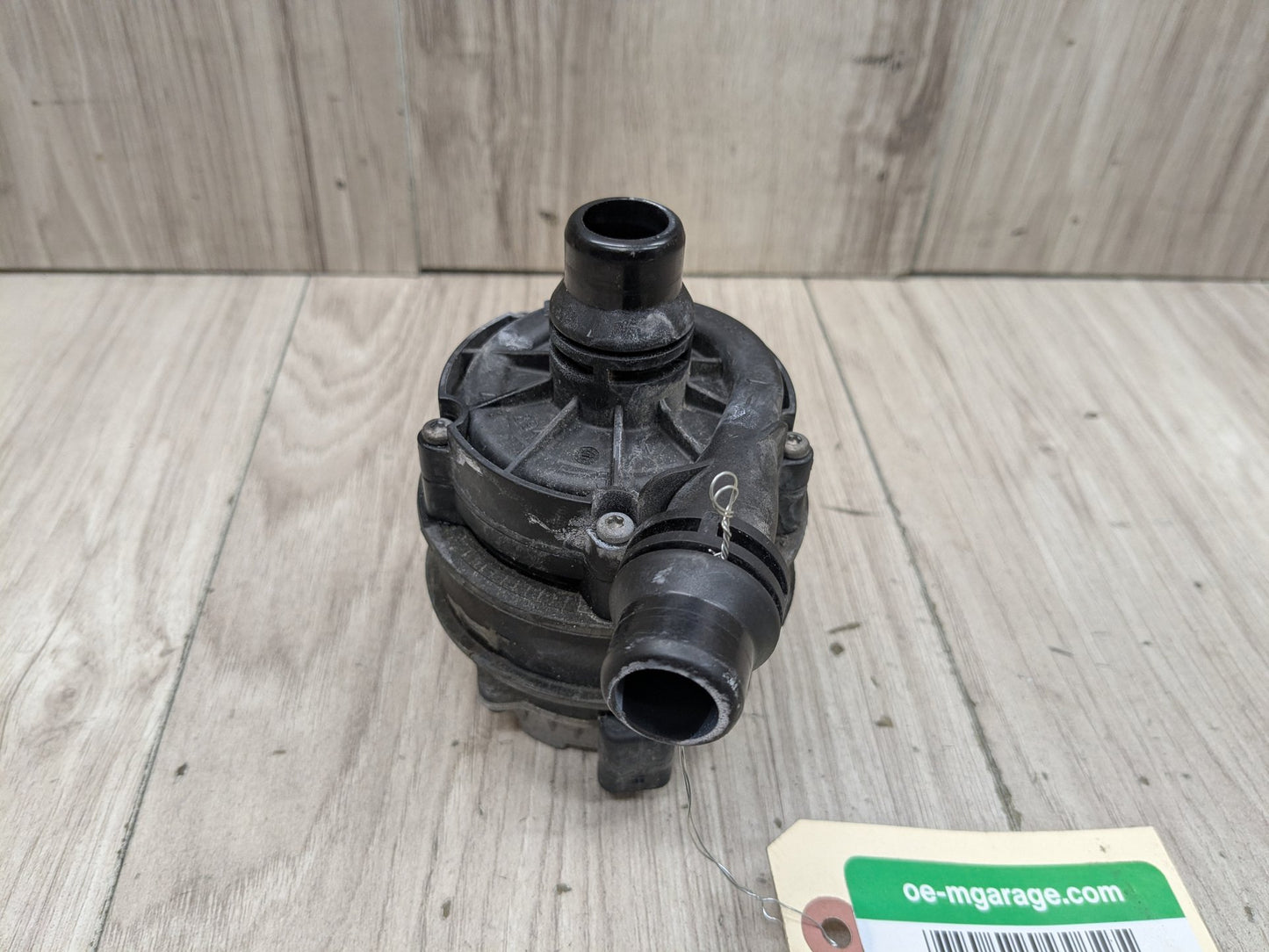 2015-2021 Mercedes-Benz C43 W205 Auxilary Water Coolant Pump A0392024050 OEM