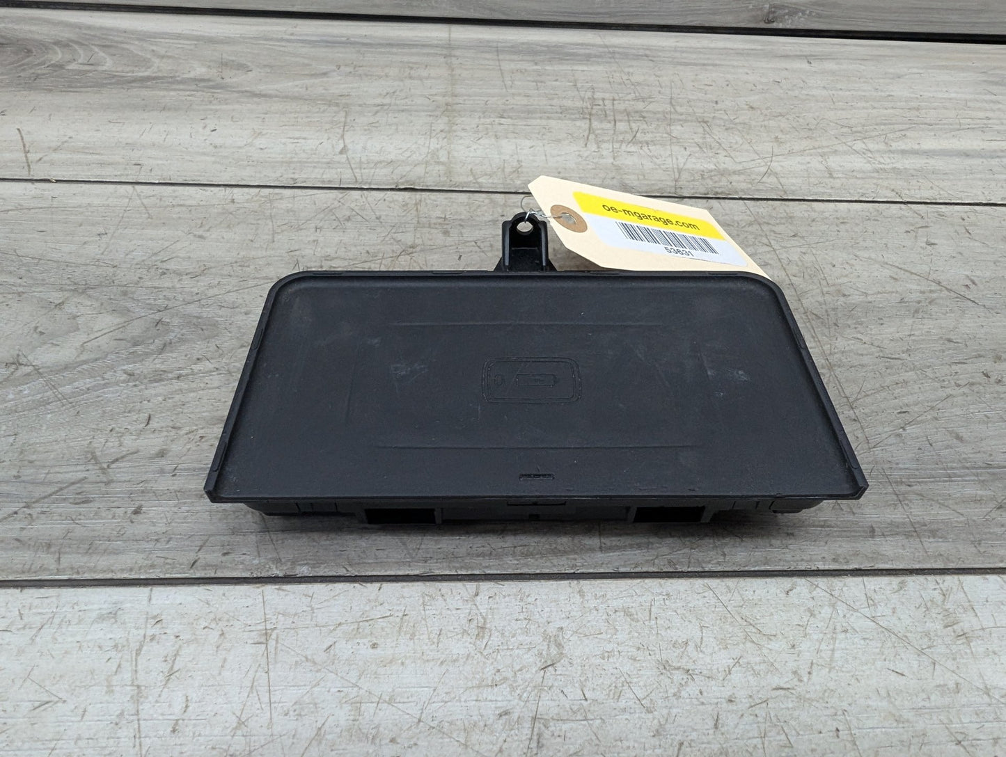17-23 OEM BMW G30 540 M550 Wireless Phone Charger Module 8800366 OEM BMW F90 M5 G30 540 M550 Center Console Storage Phone Car Wireless Charger