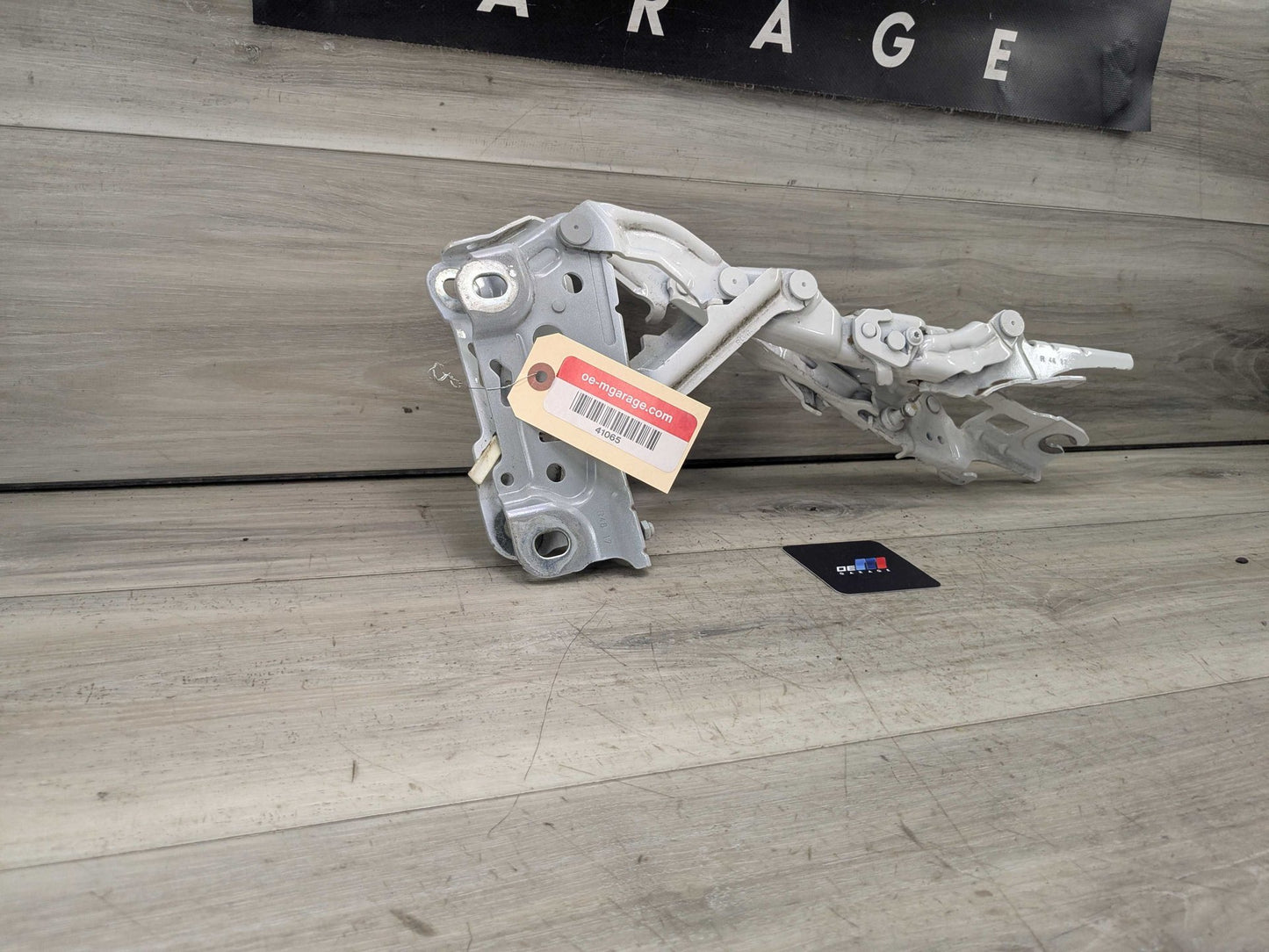2018 BMW M550i G30 Hood Bonnet Hinges SET 7427051 OEM BMW F90 F93 G12 G14 G15 G16 G30 M5 M8 Hood Bonnet Left Right Hood Hinges SET