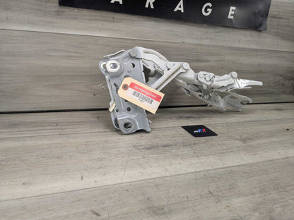 2018 BMW M550i G30 Hood Bonnet Hinges SET 7427051 OEM BMW F90 F93 G12 G14 G15 G16 G30 M5 M8 Hood Bonnet Left Right Hood Hinges SET