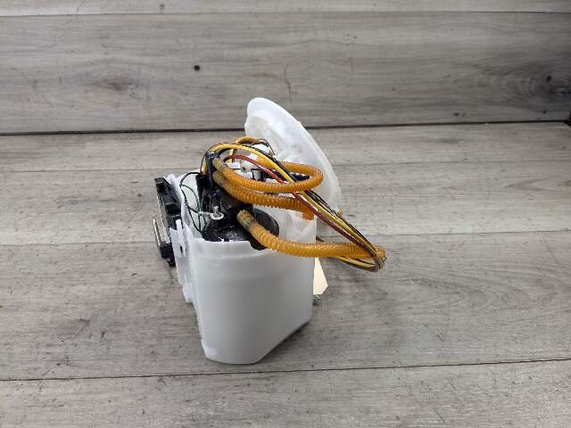 17-20 OEM BMW G30 M550iX Engine N63R Gas Tank Mount Fuel Pump w/ Sending Unit