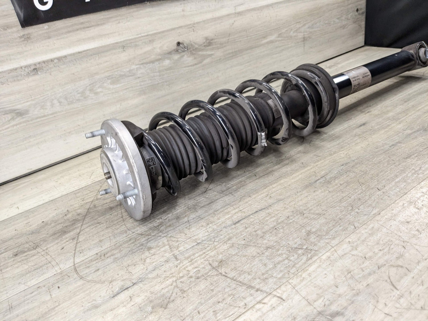 2021 BMW 540i G30 Rear Left or Right Spring Strut Shock Absorber 6896015 21-22 OEM BMW G30 540 REAR Left Right Side Strut Shock Absorber w/ Spring