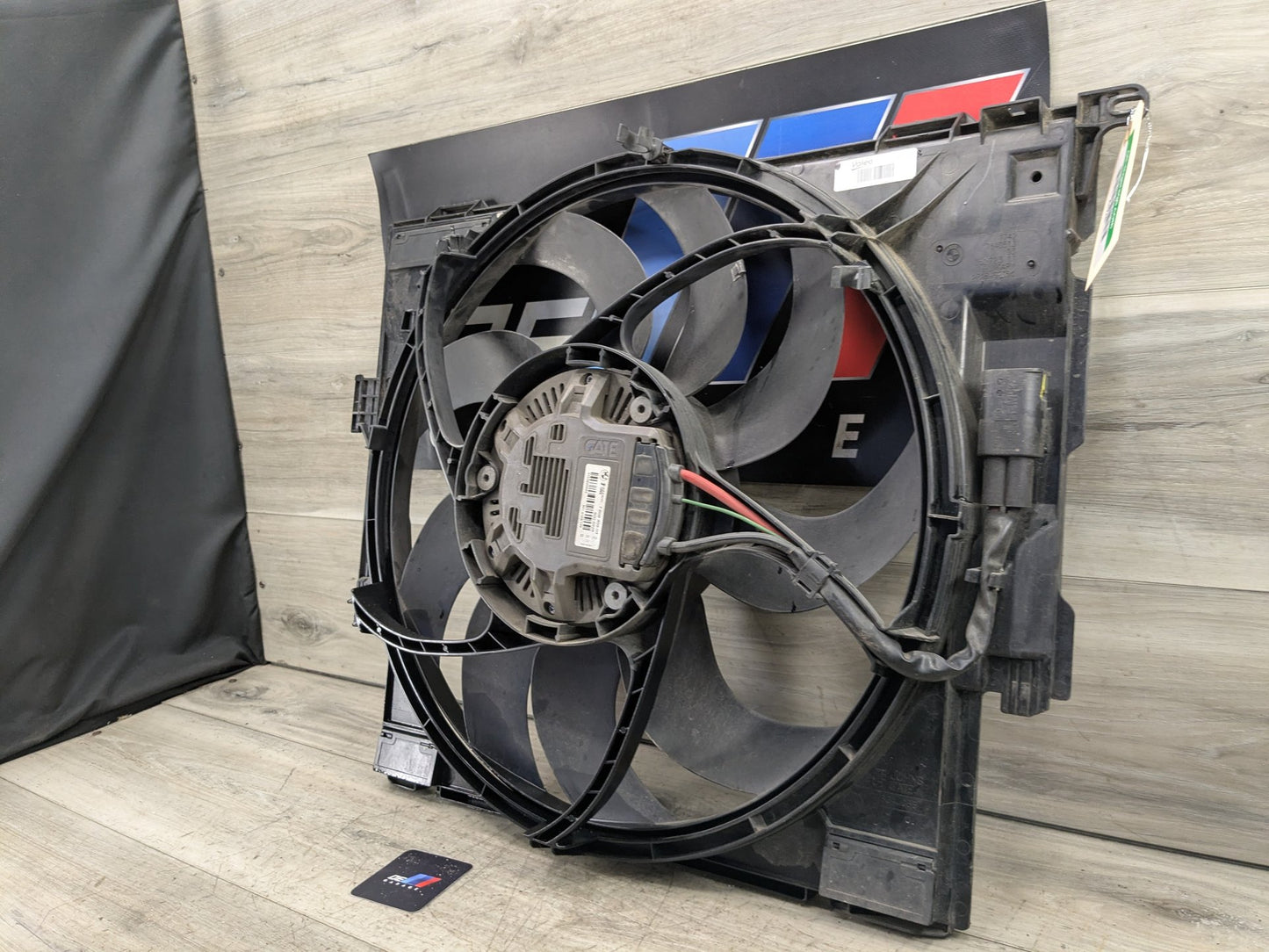 2014 BMW 335i F30 Radiator Fan Shroud Housing w/ Motor 7640513 12-16 OEM BMW F22 F23 F30 F32 F33 F36 F87 M2 Radiator Cooling Fan Shroud 850W
