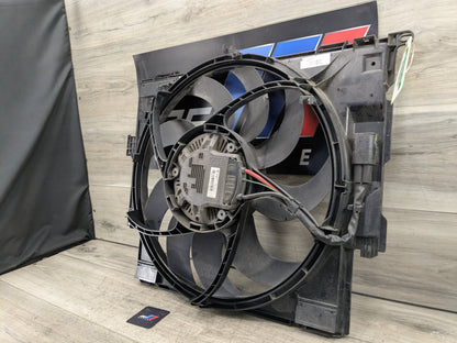 2014 BMW 335i F30 Radiator Fan Shroud Housing w/ Motor 7640513 12-16 OEM BMW F22 F23 F30 F32 F33 F36 F87 M2 Radiator Cooling Fan Shroud 850W