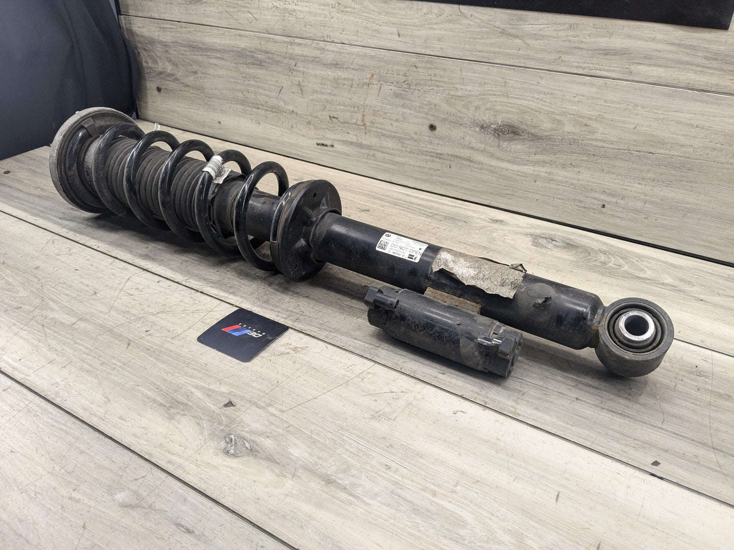 2019 BMW M550i G30 Rear Left Driver Spring Strut Shock Absorber 6867353 NOTE* OEM BMW G30 M550iX REAR Left Driver Side Strut Shock Absorber Spring VDC