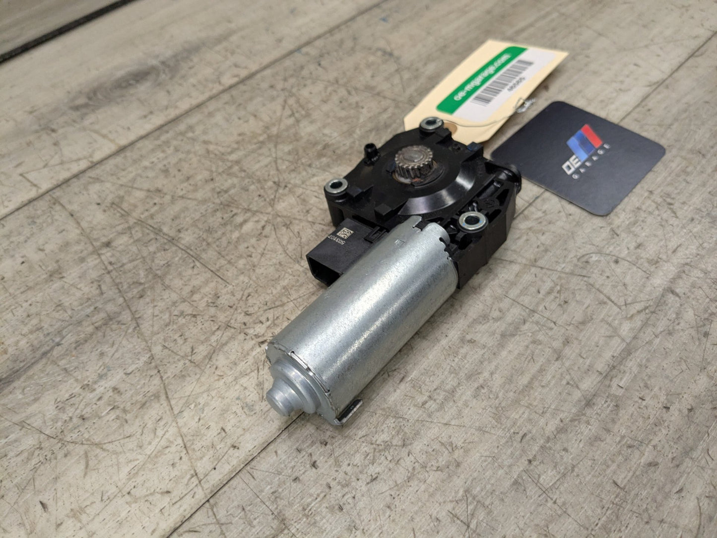 2020 BMW 330i G20 Sunroof Sun Roof Glass Motor 7424804 OEM BMW G20 G22 G26 G42 G80 G82 G87 M2 M3 M4 Sunroof Moonroof Motor Drive Unit