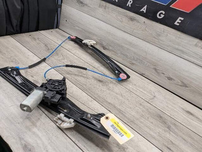 2011 - 2016 BMW 335i F30 Front Right Passenger Window Glass Regulator w/ Motor 7281886 N55B30M0