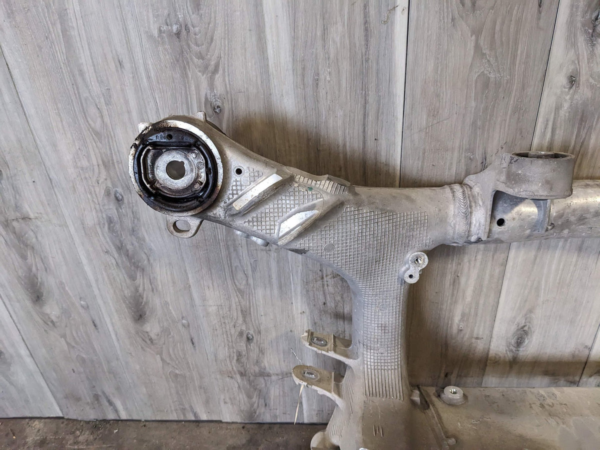2016 750xi G12 Rear Axle Support Crossmember Subframe 6861201 OEM BMW G11 G12 G16 G30 Rear Axle Subframe Suspension Carrier Crossmember OEM
