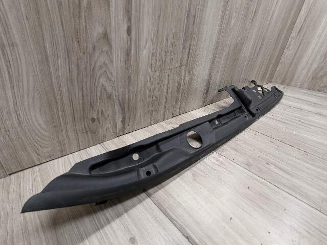 OEM BMW F90 M5 G30 530 540 M550 Front Right Engine Support Sealing Cover Trim