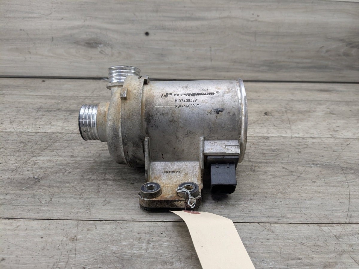 2014 BMW 435i F32 Auxilary Water Coolant Pump 8635090 AFT BMW F10 F15 F22 F25 F30 F32 Engine N55 Auxiliary Electric Water Pump Cooling OEM