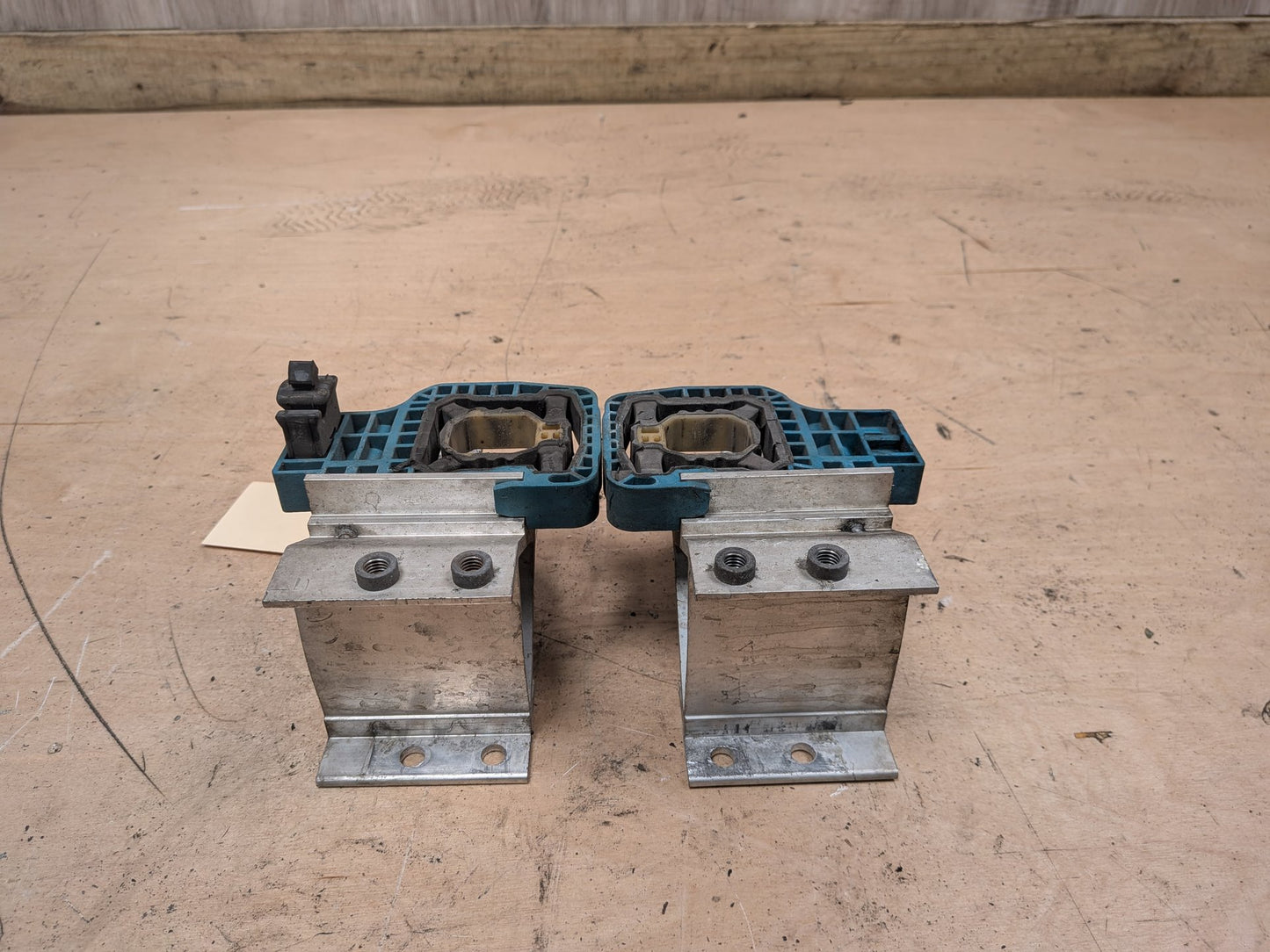 OEM BMW F90 F93 G11 G12 G16 G30 M5 Radiator Mount Support Bracket Left Right SET