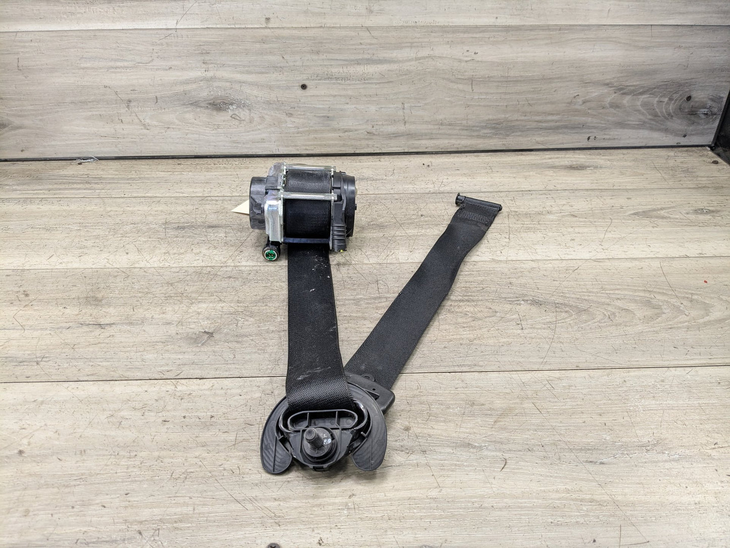 OEM BMW F15 F16 F85 F86 X5 X6 Front Right Passenger Seat Belt Retractor Black