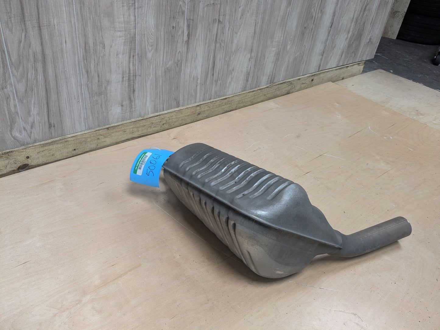 OEM Mercedes W212 E350 E550 Rear Right Passenger Exhaust Flap Muffler Silencer