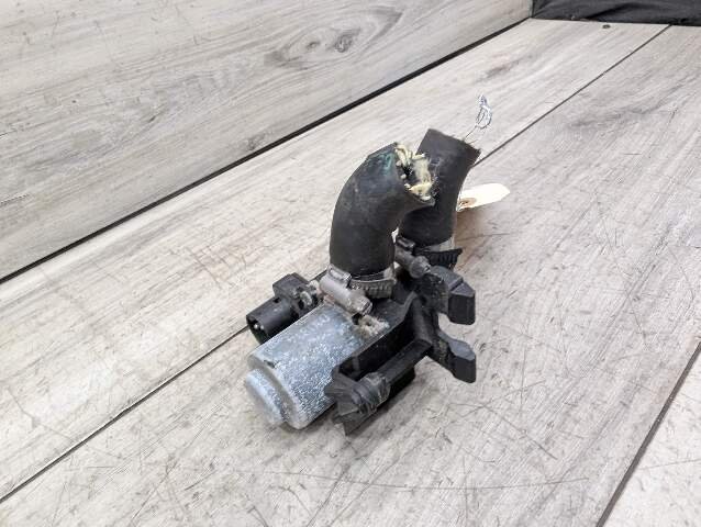 1996 - 2003 BMW Z3 E36 Engine Water Heater Control Valve Pump 8375443 M54B25O0