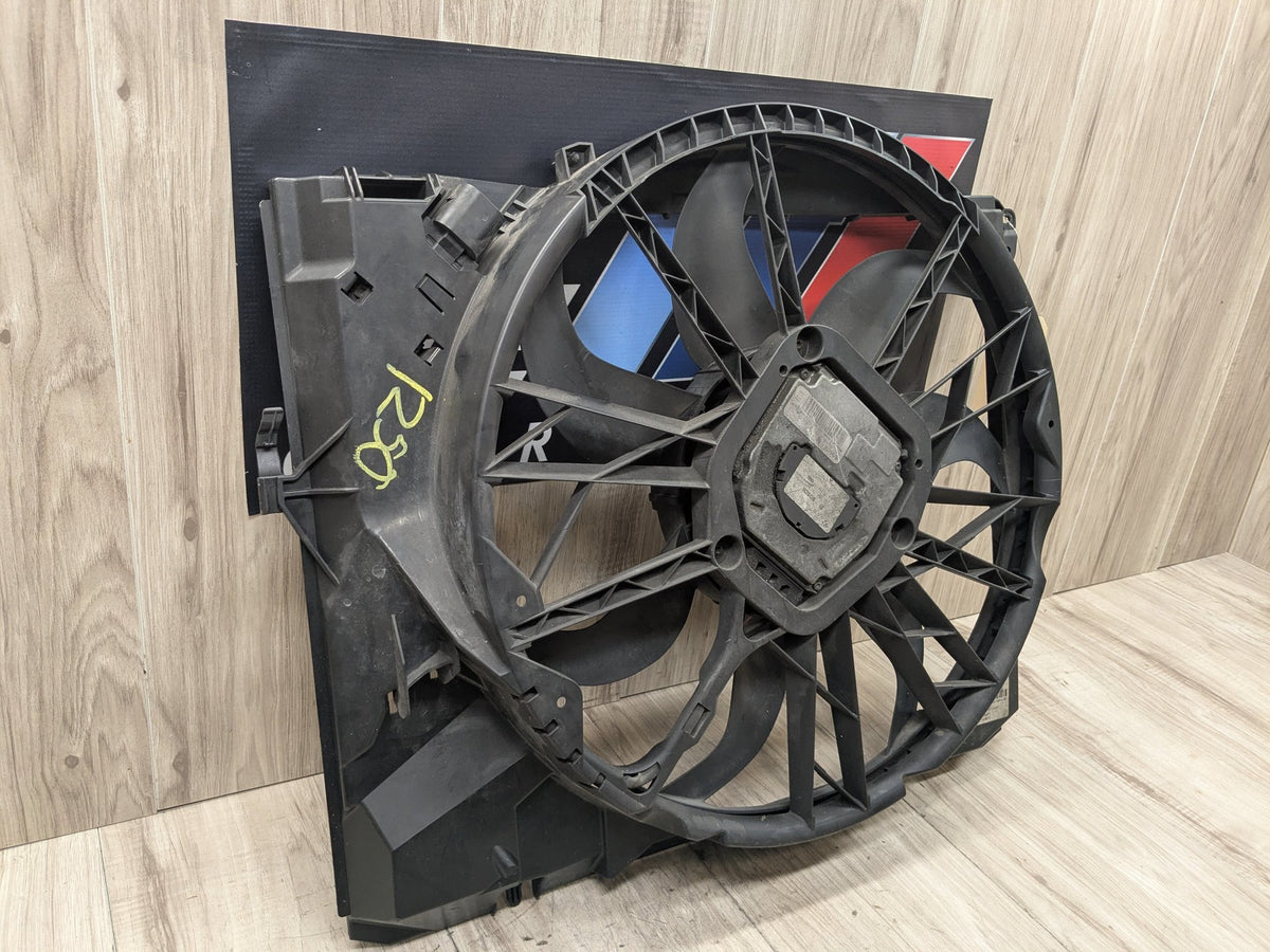 07-13 OEM BMW E82 E88 E90 E92 E93 N52 Radiator Cooling Auxiliary Fan 600W