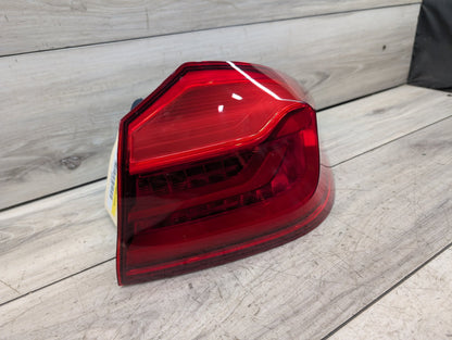 2017-2023 BMW M550i G30 Rear Right Passenger Outer Tail Light 7376470 17-20 OEM BMW F90 G30 530 540 M550 M5 Rear Passenger Side Outer Tail Light OEM