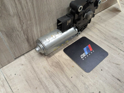 2023 BMW M240i G42 Sunroof Sun Roof Glass Motor 7424804 OEM BMW G20 G22 G26 G42 G80 G82 G87 M2 M3 M4 Sunroof Moonroof Motor Drive Unit