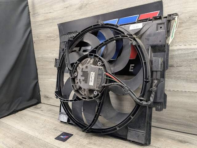 2014 BMW 335i F30 Radiator Fan Shroud Housing w/ Motor 7640513