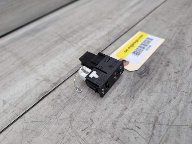 OEM BMW F22 F23 F30 F32 F33 F80 F82 F83 F87 M2 M3 M4 Aux Audio Input USB Black